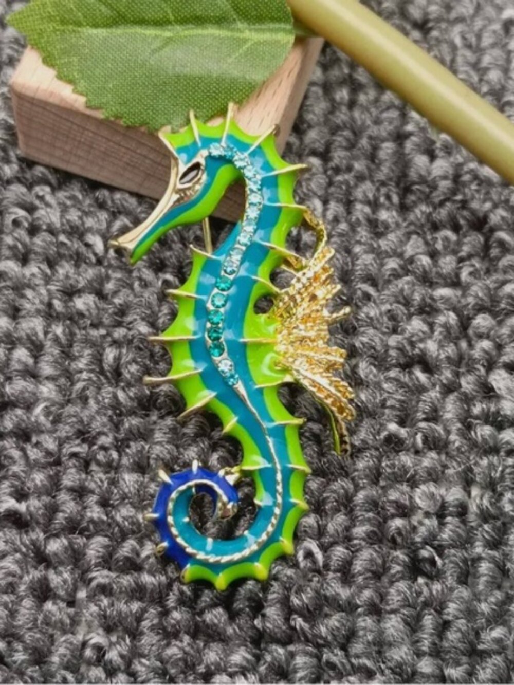 🏷️ Colorful Seahorse Brooch